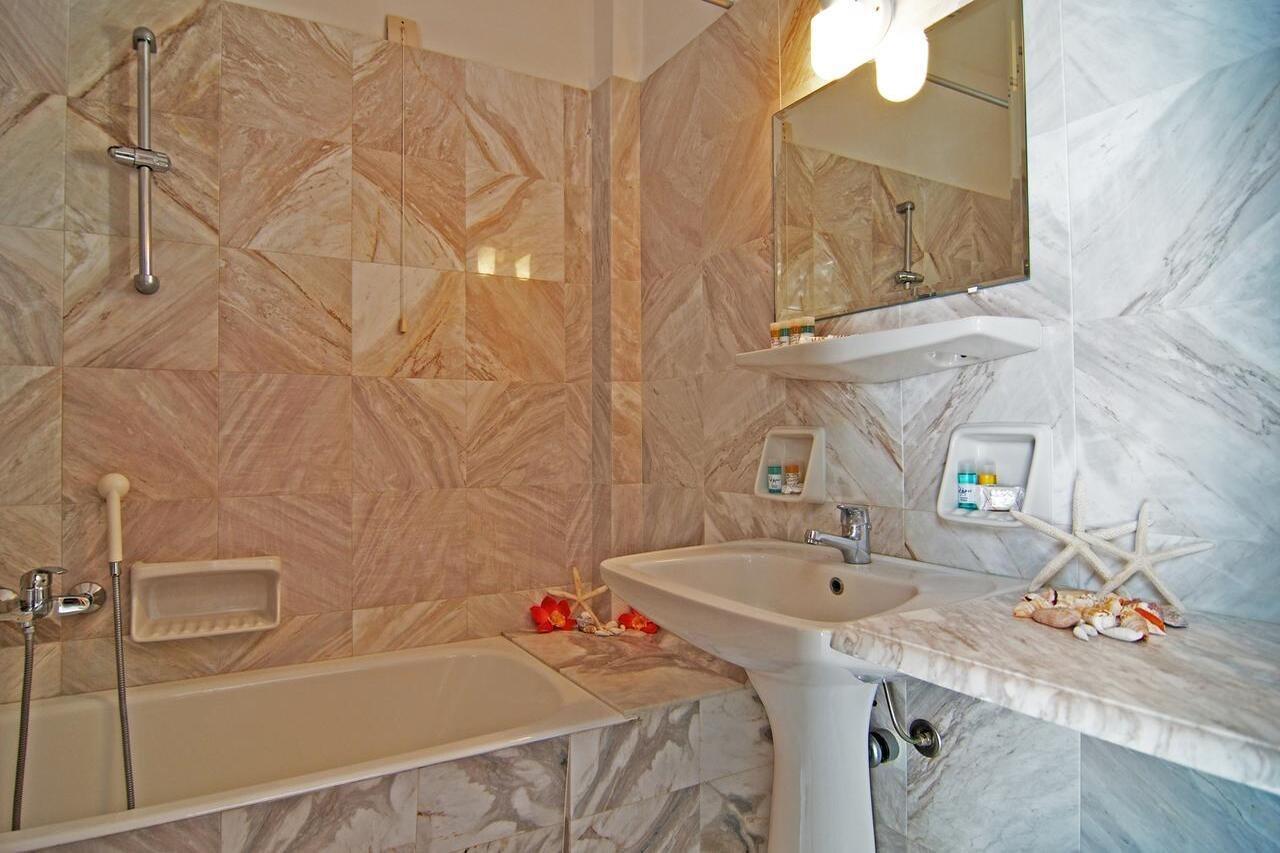 Alex Hotel Tourlos Dış mekan fotoğraf